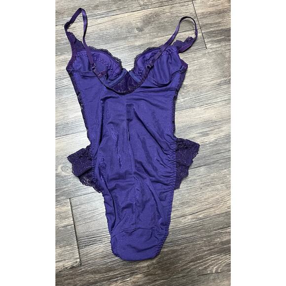 Vintage Victoria’s Secret Gold Label Purple Lace
Teddy Bodysuit 36C Coquette - Picture 3 of 8